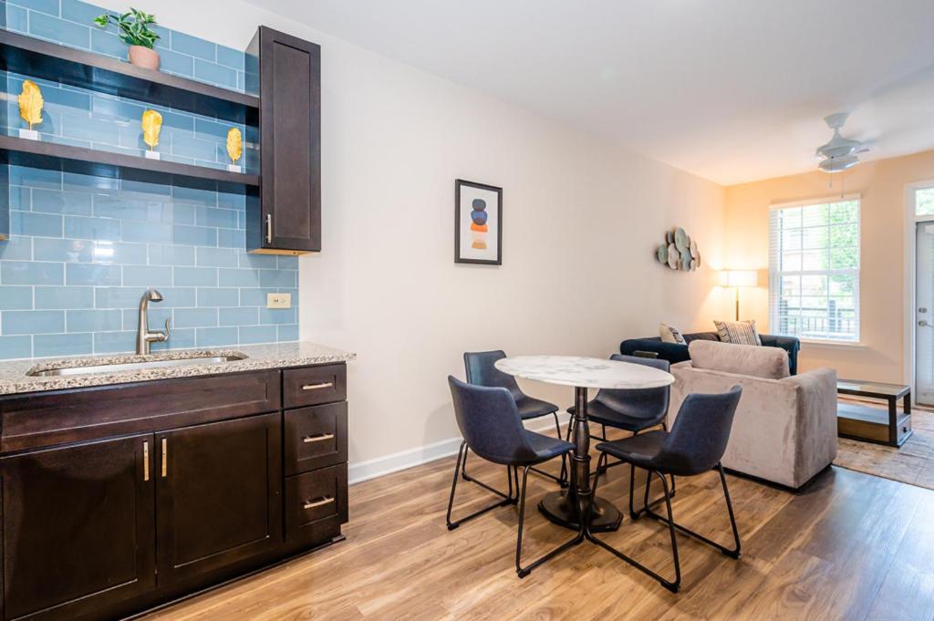 Beautiful 1br W Balcony Gym Patio Areas Apartamento Charlotte