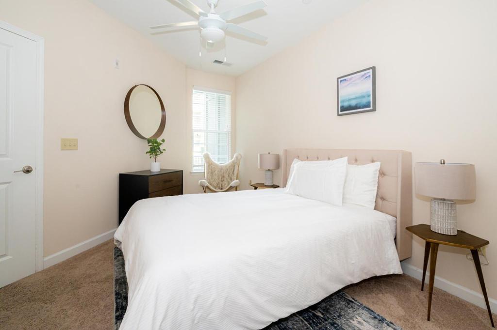 Beautiful 1br W Balcony Gym Patio Areas Apartamento